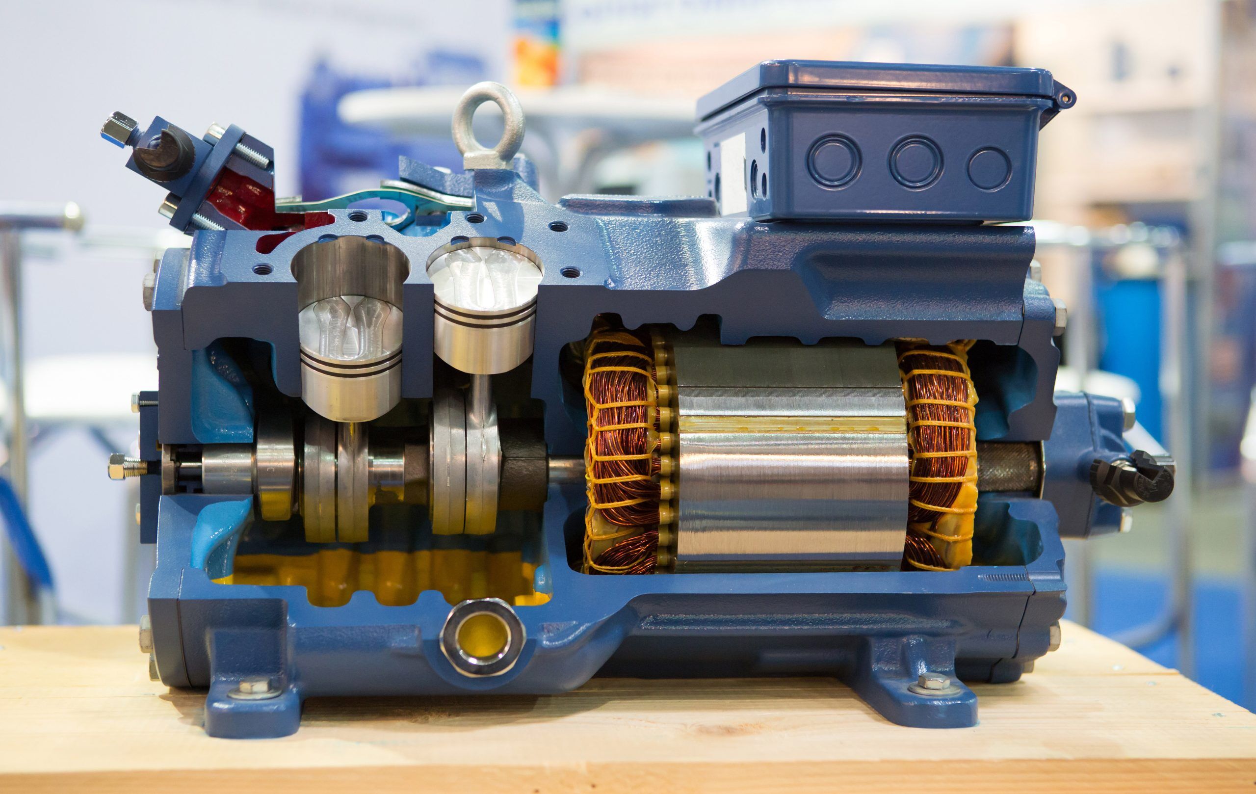 Geöffneter Elektromotor als Symbol für H1-Schmieröl